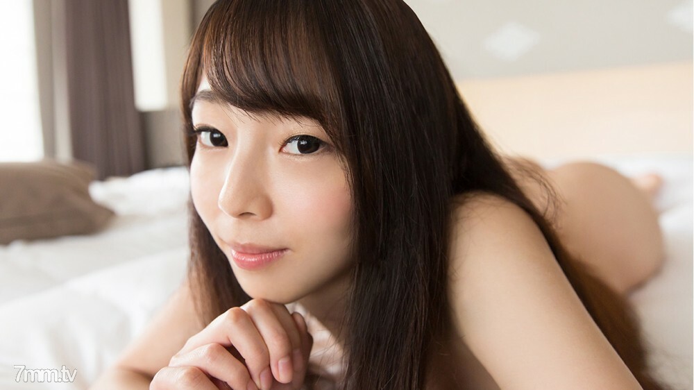 JP-955 664-YUURI-01 Beautiful girl with beautiful legs ends up on the bed / Yuuri